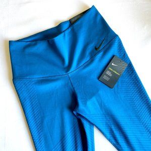 New Nike Zonal Strength Capri Tights